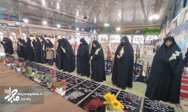 بانوان گیلانی مزار شهدا را گلباران کردند بانوان گیلانی مزار شهدا را گلباران کردند