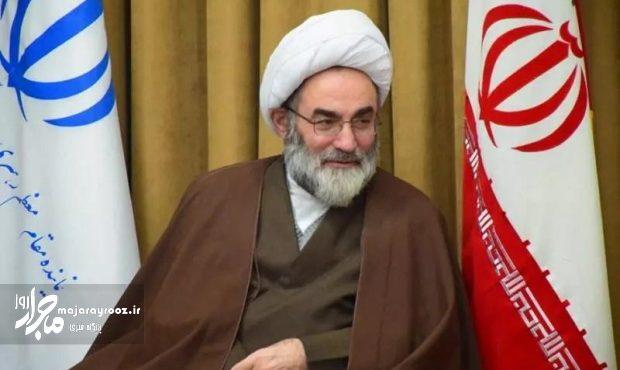 «میرزا کوچک جنگلی» یکی از نمادهای انقلاب اسلامی ایران است . «میرزا کوچک جنگلی» یکی از نمادهای انقلاب اسلامی ایران است .