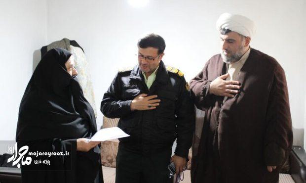 تجلیل فرمانده انتظامی آستارا از مقام مادران شهدا در روز مادر تجلیل فرمانده انتظامی آستارا از مقام مادران شهدا در روز مادر