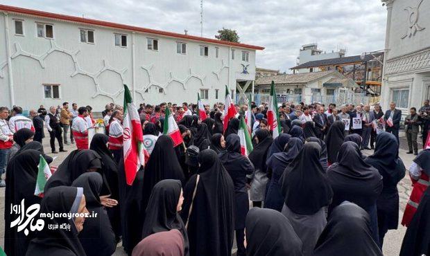 کادر درمان گیلان با تجمع اعتراضی بمباران بیمارستان ها را محکوم کردند کادر درمان گیلان با تجمع اعتراضی بمباران بیمارستان ها را محکوم کردند