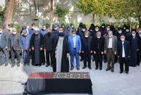 اقامه نماز رهبر انقلاب بر پیکر همسر شهید آیتالله مطهری اقامه نماز رهبر انقلاب بر پیکر همسر شهید آیتالله مطهری