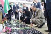 ادای احترام وزیر راه و شهرسازی به مقام شامخ شهدا در گیلان