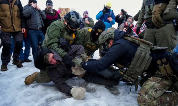 انتقاد تند الکساندریا اوکاسیو-کورتز از عملکرد دولت آمریکا: مردم در خیابان‌ها کشته می‌شوند