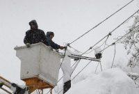 خاموشی۶۰ هزار مشترک در گیلان؛ تلاش برای رفع اختلالات ناشی از بارش برف خاموشی۶۰ هزار مشترک در گیلان؛ تلاش برای رفع اختلالات ناشی از بارش برف