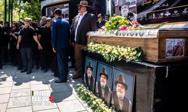 وداع با اکبر عبدی؛ تشییع پیکر بازیگر ماندگار سینمای ایران